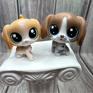 Littlest Pet Shop LPS Beagle dog figurines (with green and blue eyes)